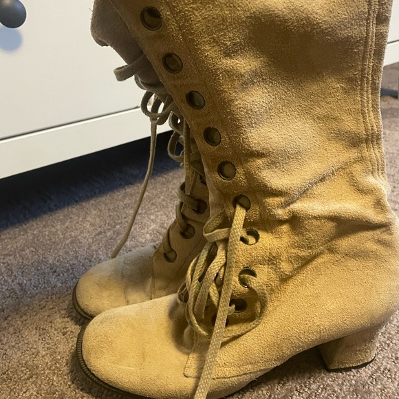 Womens below knee suede lace up boots - Picture 3 of 3